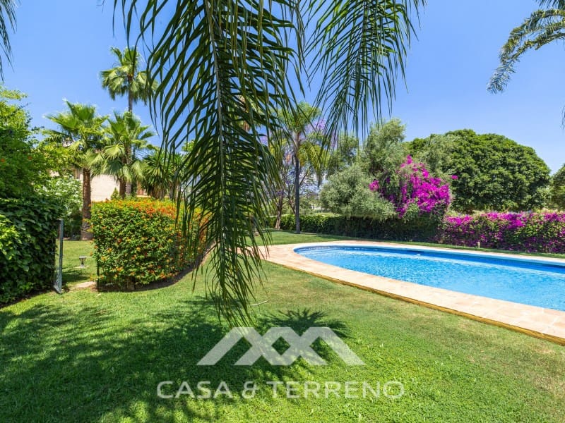 5 makuuhuone Huvila myytävänä paikassa Nueva Andalucia mukana uima-altaan - 1 395 000 € (Ref: 9996861)