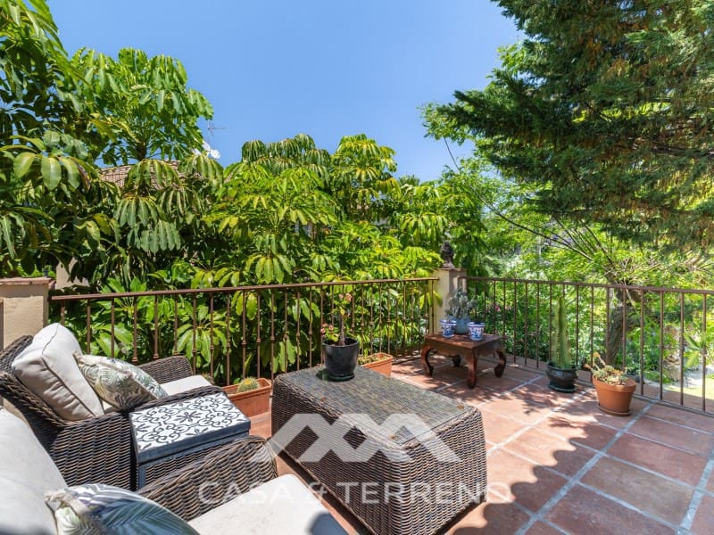 5 makuuhuone Huvila myytävänä paikassa Nueva Andalucia mukana uima-altaan - 1 395 000 € (Ref: 9996861)
