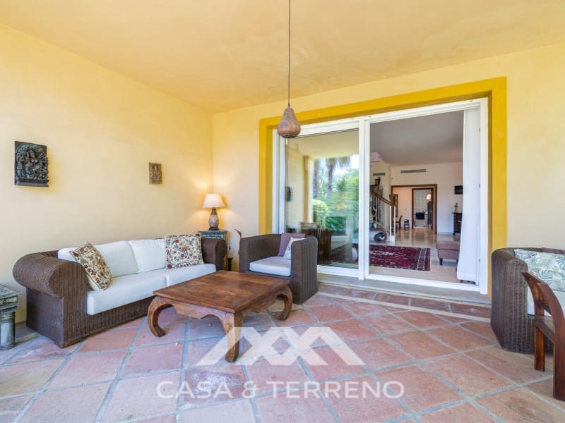 5 makuuhuone Huvila myytävänä paikassa Nueva Andalucia mukana uima-altaan - 1 395 000 € (Ref: 9996861)