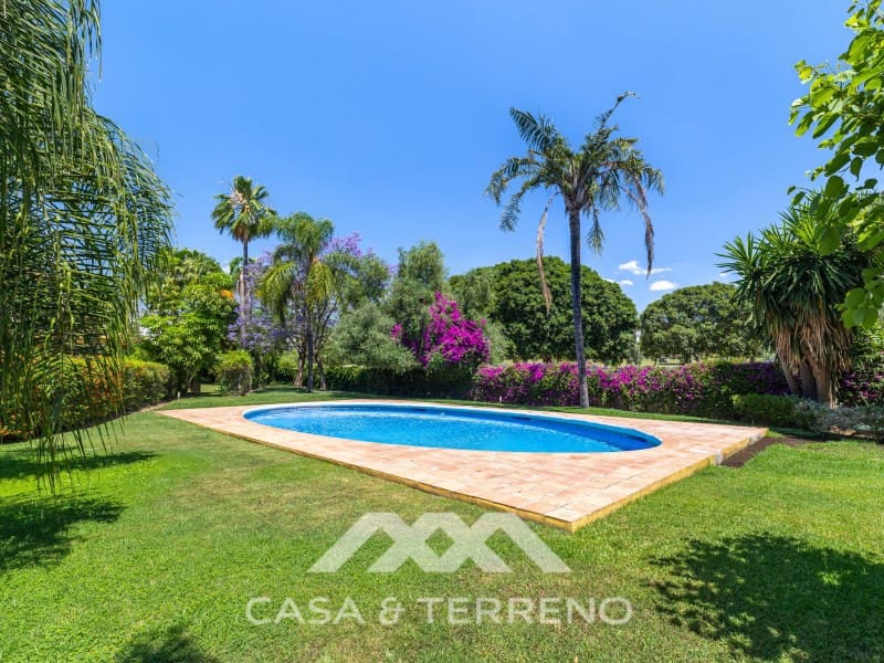 5 makuuhuone Huvila myytävänä paikassa Nueva Andalucia mukana uima-altaan - 1 395 000 € (Ref: 9996861)