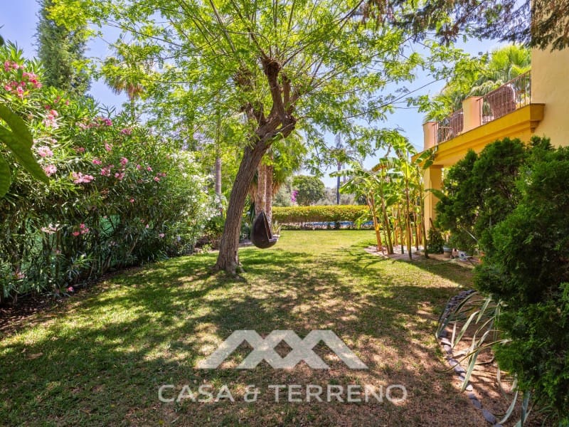 5 makuuhuone Huvila myytävänä paikassa Nueva Andalucia mukana uima-altaan - 1 395 000 € (Ref: 9996861)