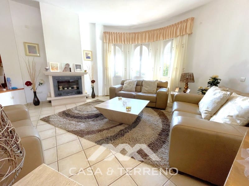 Chalet de 4 habitaciones en Arenas en venta con piscina - 699.999 € (Ref: 9999579)