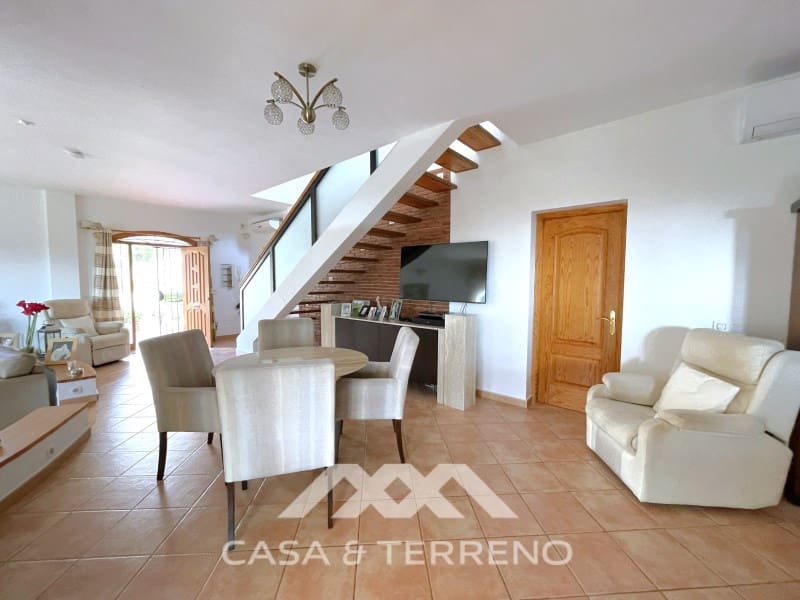 Chalet de 4 habitaciones en Arenas en venta con piscina - 699.999 € (Ref: 9999579)