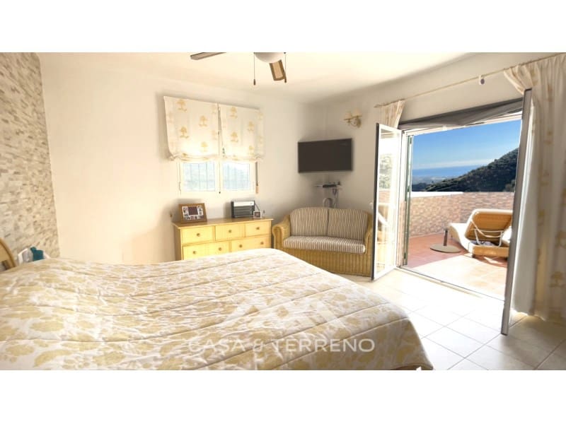 Chalet de 4 habitaciones en Arenas en venta con piscina - 699.999 € (Ref: 9999579)