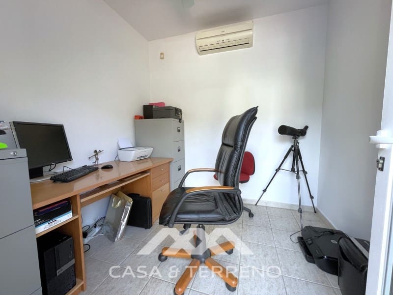 Chalet de 4 habitaciones en Arenas en venta con piscina - 699.999 € (Ref: 9999579)