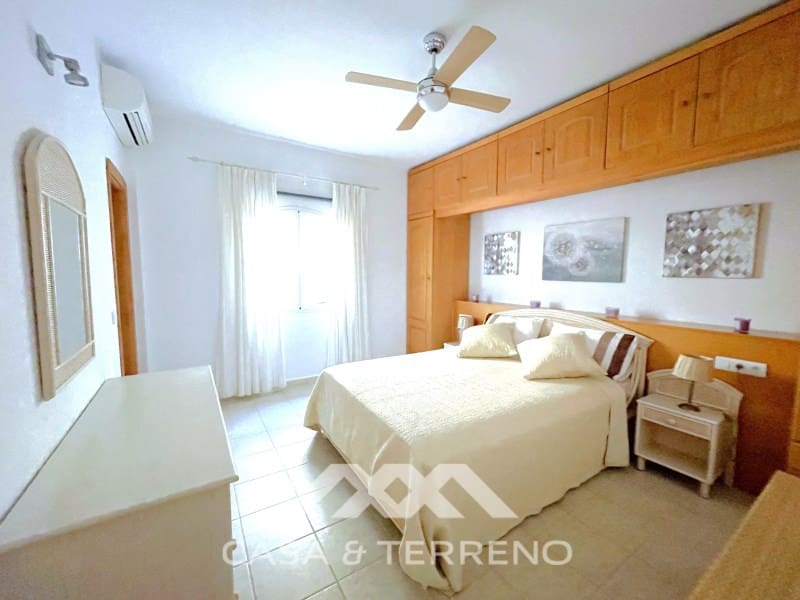 Chalet de 4 habitaciones en Arenas en venta con piscina - 699.999 € (Ref: 9999579)
