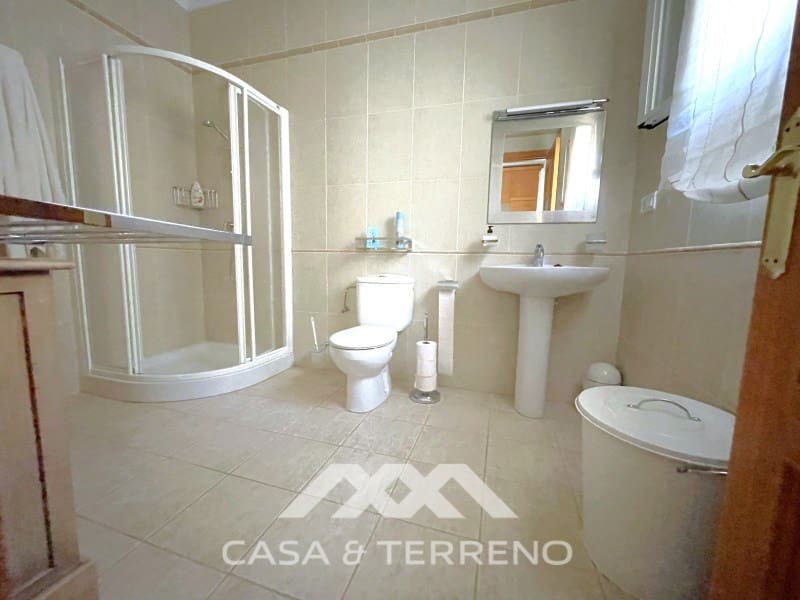 Chalet de 4 habitaciones en Arenas en venta con piscina - 699.999 € (Ref: 9999579)