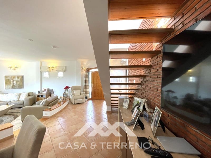 Chalet de 4 habitaciones en Arenas en venta con piscina - 699.999 € (Ref: 9999579)