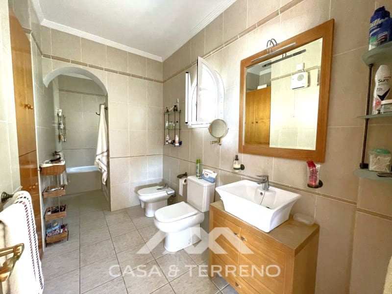 Chalet de 4 habitaciones en Arenas en venta con piscina - 699.999 € (Ref: 9999579)