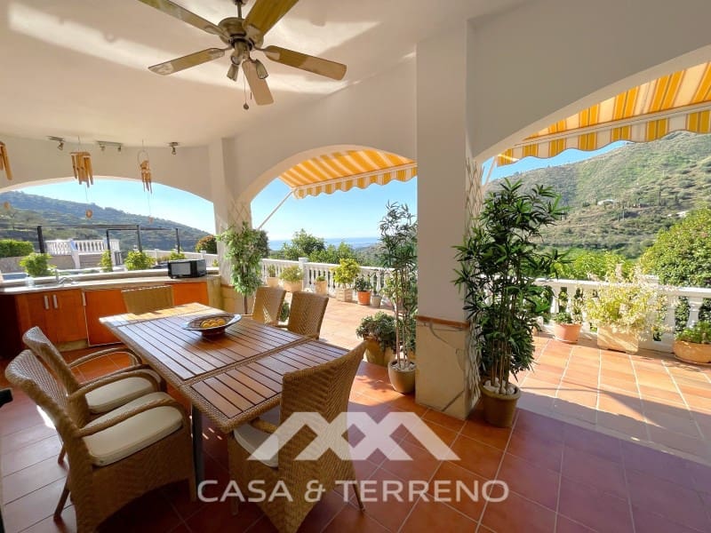 Chalet de 4 habitaciones en Arenas en venta con piscina - 699.999 € (Ref: 9999579)