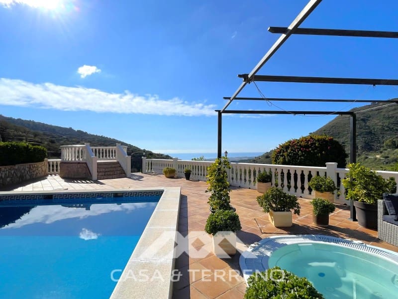 Chalet de 4 habitaciones en Arenas en venta con piscina - 699.999 € (Ref: 9999579)