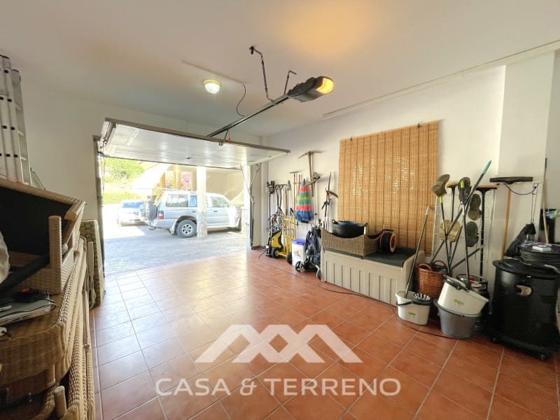 Chalet de 4 habitaciones en Arenas en venta con piscina - 699.999 € (Ref: 9999579)
