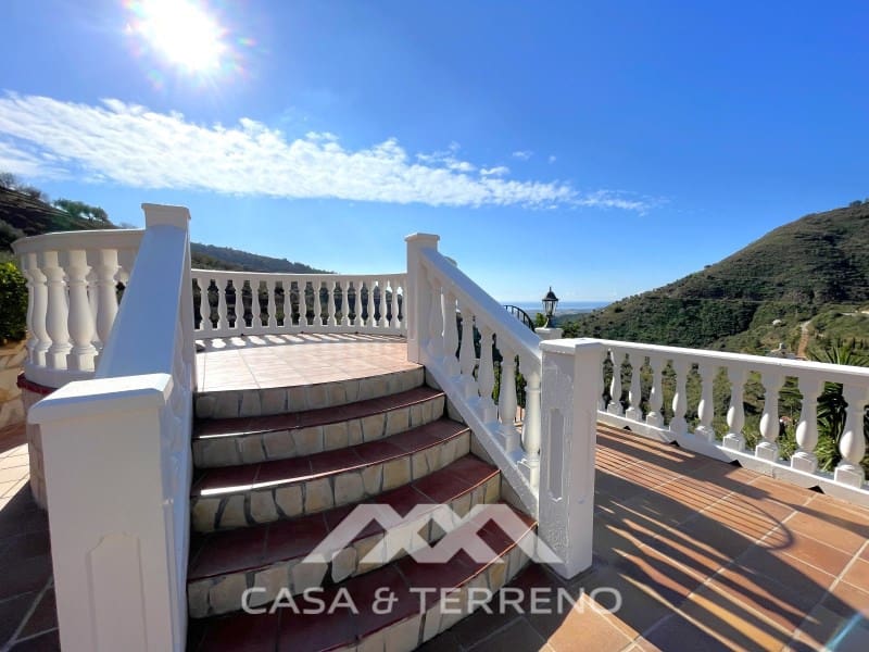 Chalet de 4 habitaciones en Arenas en venta con piscina - 699.999 € (Ref: 9999579)