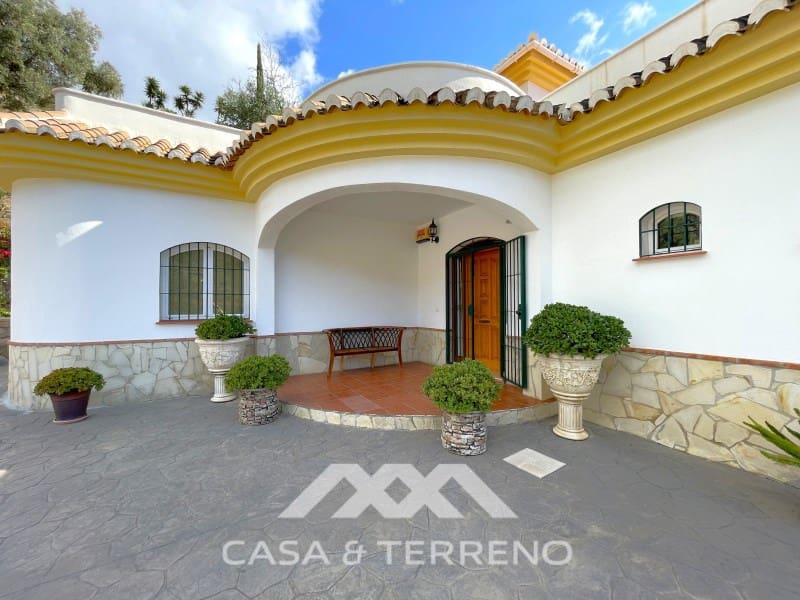Chalet de 4 habitaciones en Arenas en venta con piscina - 699.999 € (Ref: 9999579)