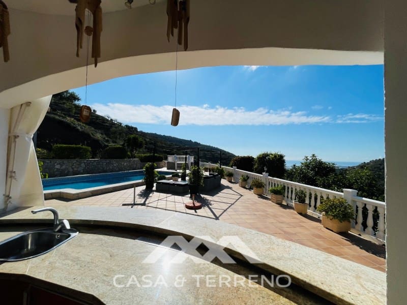 Chalet de 4 habitaciones en Arenas en venta con piscina - 699.999 € (Ref: 9999579)