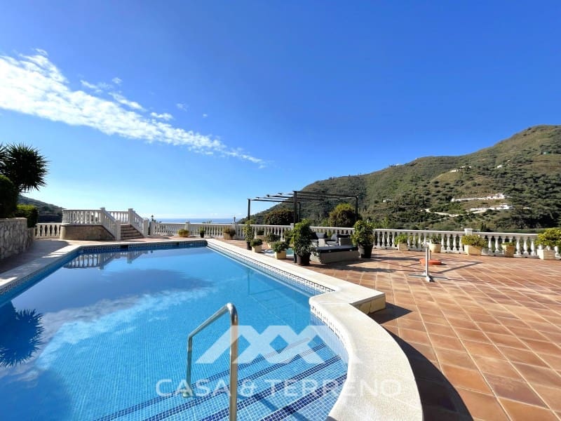 Chalet de 4 habitaciones en Arenas en venta con piscina - 699.999 € (Ref: 9999579)
