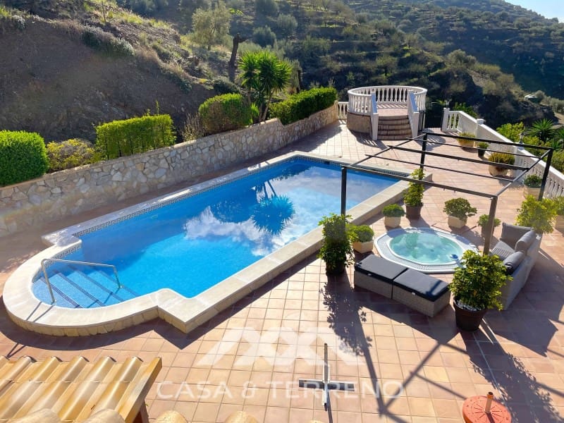 Chalet de 4 habitaciones en Arenas en venta con piscina - 699.999 € (Ref: 9999579)
