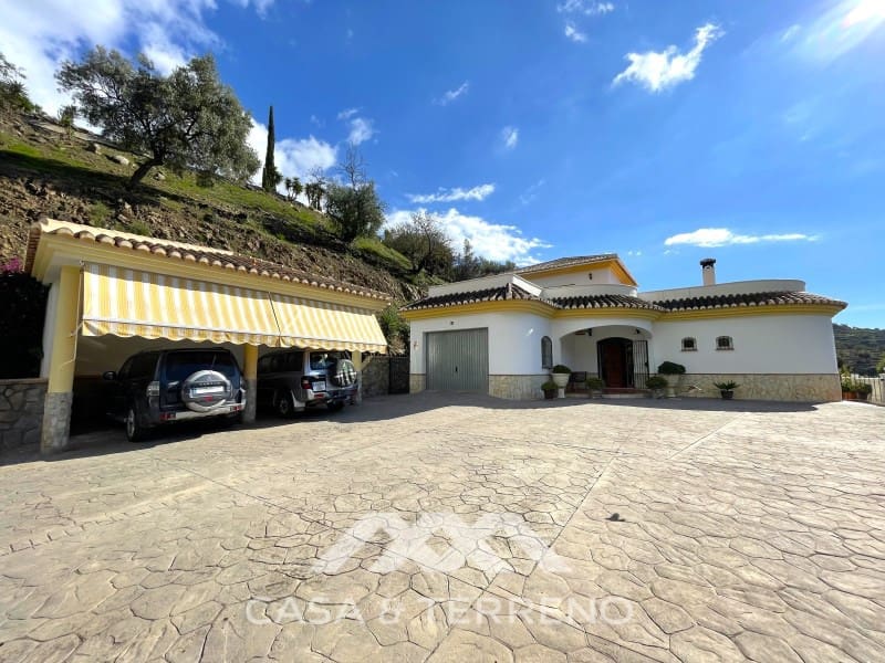 Chalet de 4 habitaciones en Arenas en venta con piscina - 699.999 € (Ref: 9999579)