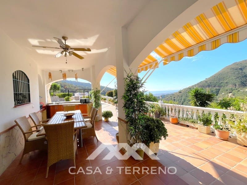 Chalet de 4 habitaciones en Arenas en venta con piscina - 699.999 € (Ref: 9999579)
