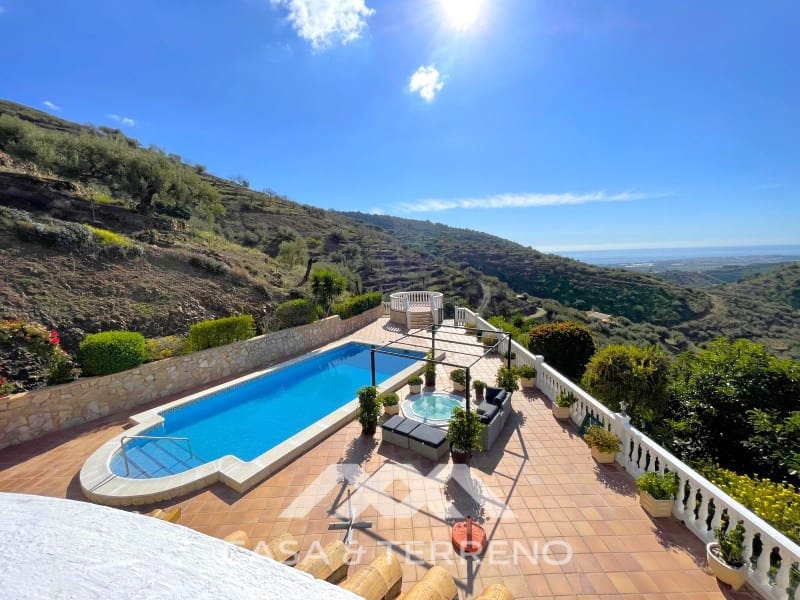 Chalet de 4 habitaciones en Arenas en venta con piscina - 699.999 € (Ref: 9999579)