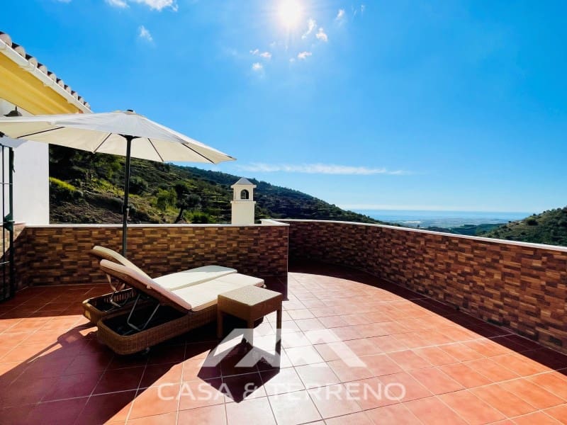 Chalet de 4 habitaciones en Arenas en venta con piscina - 699.999 € (Ref: 9999579)