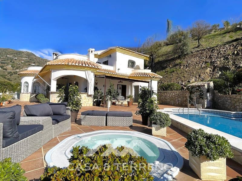 Chalet de 4 habitaciones en Arenas en venta con piscina - 699.999 € (Ref: 9999579)