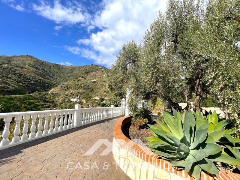 Chalet de 4 habitaciones en Arenas en venta con piscina - 699.999 € (Ref: 9999579)