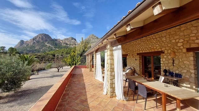 3 bedroom Finca/Country House for sale in Finestrat Pueblo, Finestrat with pool garage - € 849,000 (Ref: 10014274)