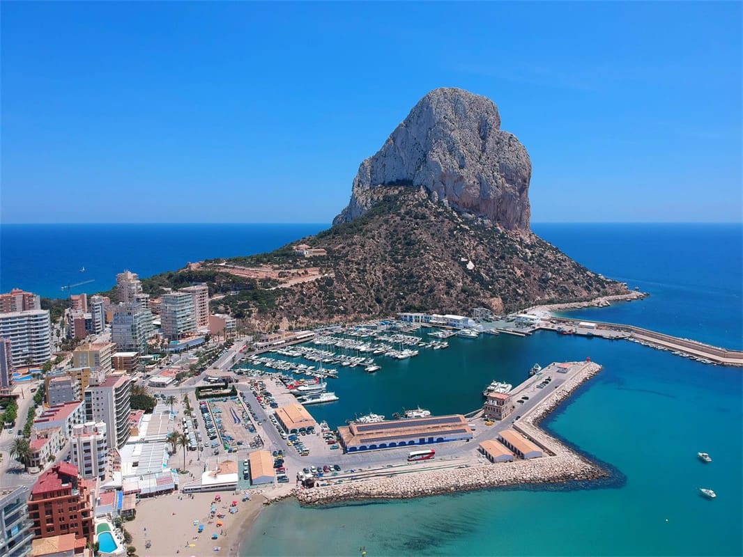 3 soverom Villa til salgs i Calpe / Calp med svømmebasseng garasje - € 1 135 000 (Ref: 10086807)