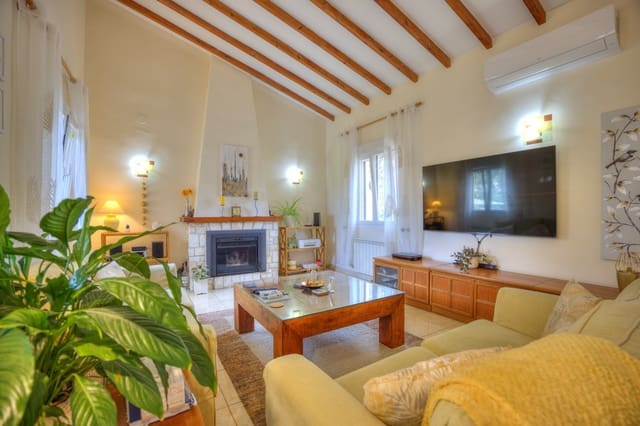 Chalet de 4 habitaciones en Benissa en venta con piscina garaje - 599.000 € (Ref: 10086820)