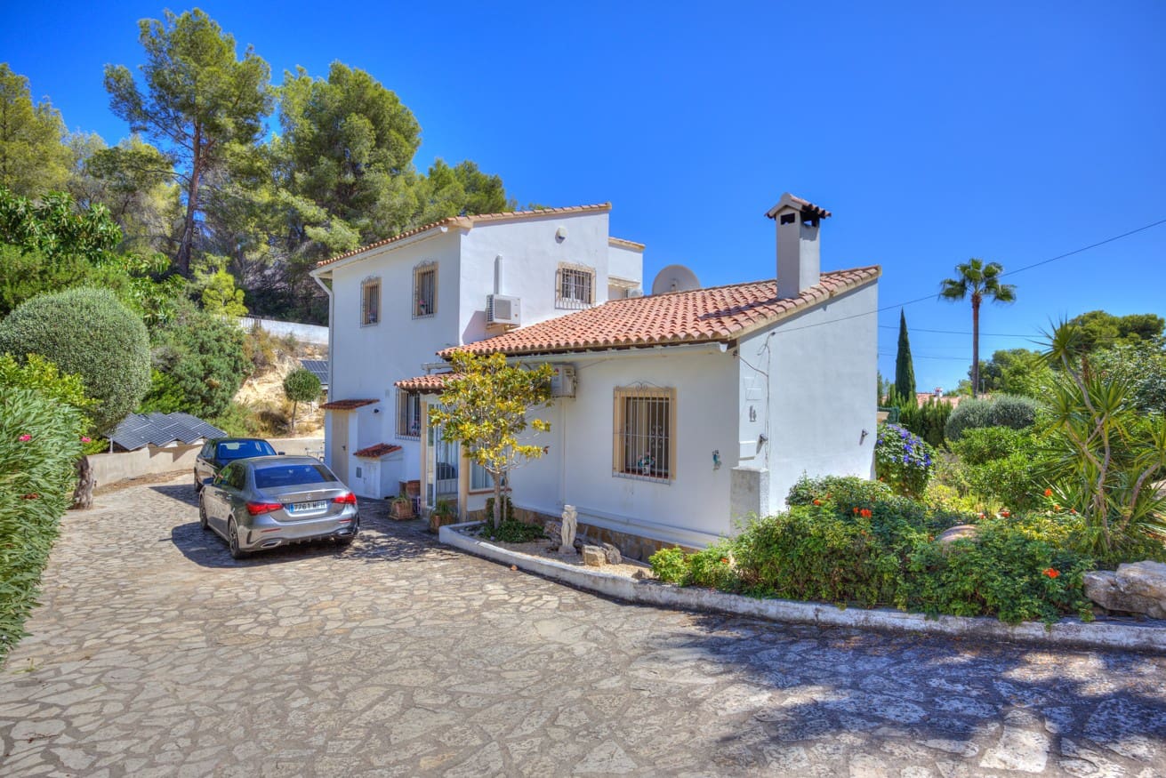 Chalet de 4 habitaciones en Benissa en venta con piscina garaje - 599.000 € (Ref: 10086820)