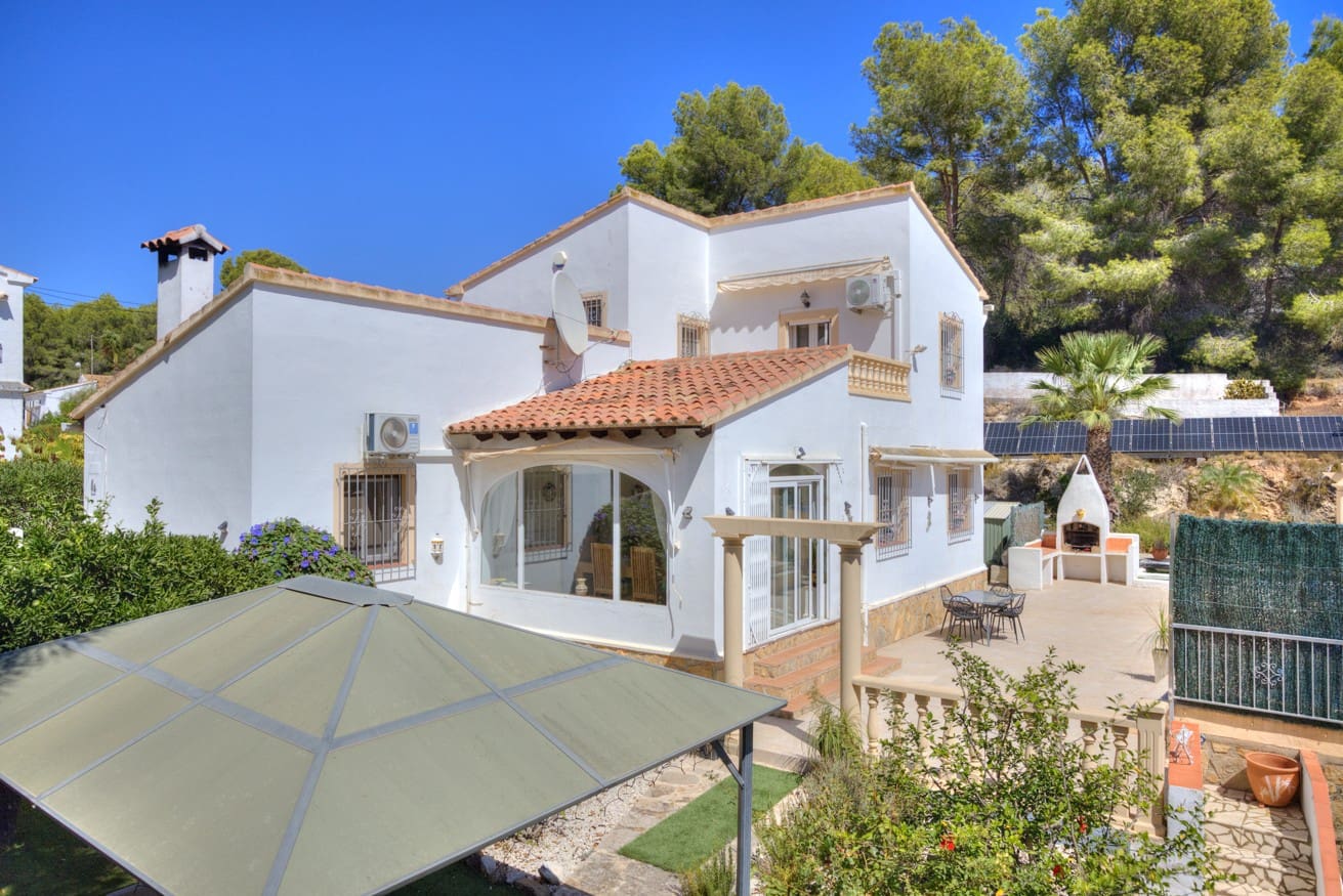 Chalet de 4 habitaciones en Benissa en venta con piscina garaje - 599.000 € (Ref: 10086820)
