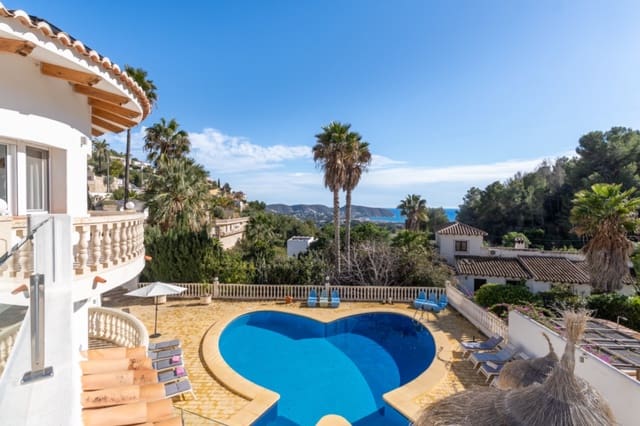 5 makuuhuone Huvila myytävänä paikassa Moraira, Teulada-Moraira mukana uima-altaan 
autotalli - 1 099 000 € (Ref: 10086821)