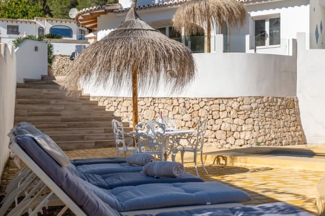 5 makuuhuone Huvila myytävänä paikassa Moraira, Teulada-Moraira mukana uima-altaan 
autotalli - 1 099 000 € (Ref: 10086821)