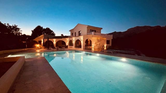 Chalet de 5 habitaciones en Altea en venta con piscina - 1.975.000 € (Ref: 10086839)