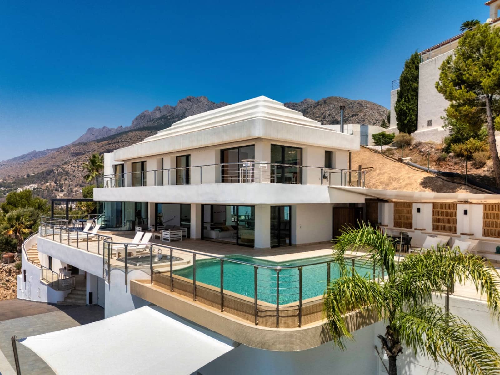 7 bedroom Villa for sale in Altea with pool garage - € 2,850,000 (Ref: 10086840)