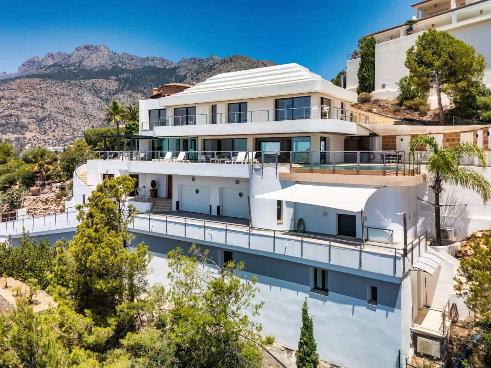 7 bedroom Villa for sale in Altea with pool garage - € 2,850,000 (Ref: 10086840)