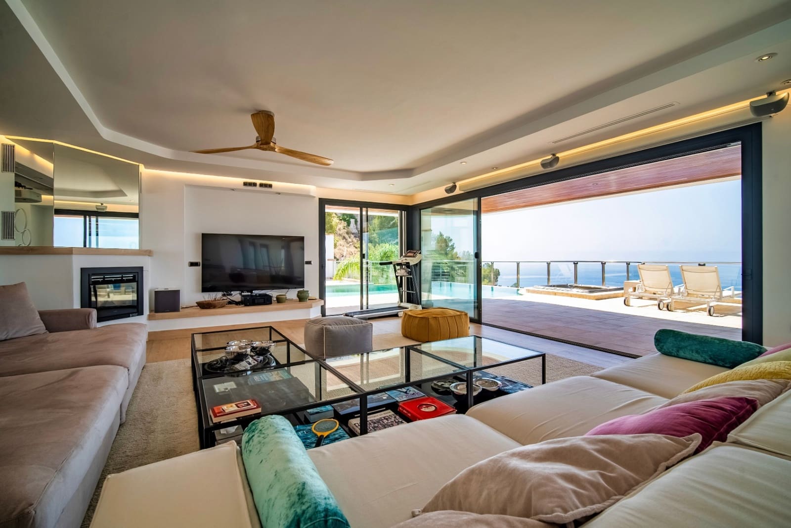 7 bedroom Villa for sale in Altea with pool garage - € 2,850,000 (Ref: 10086840)
