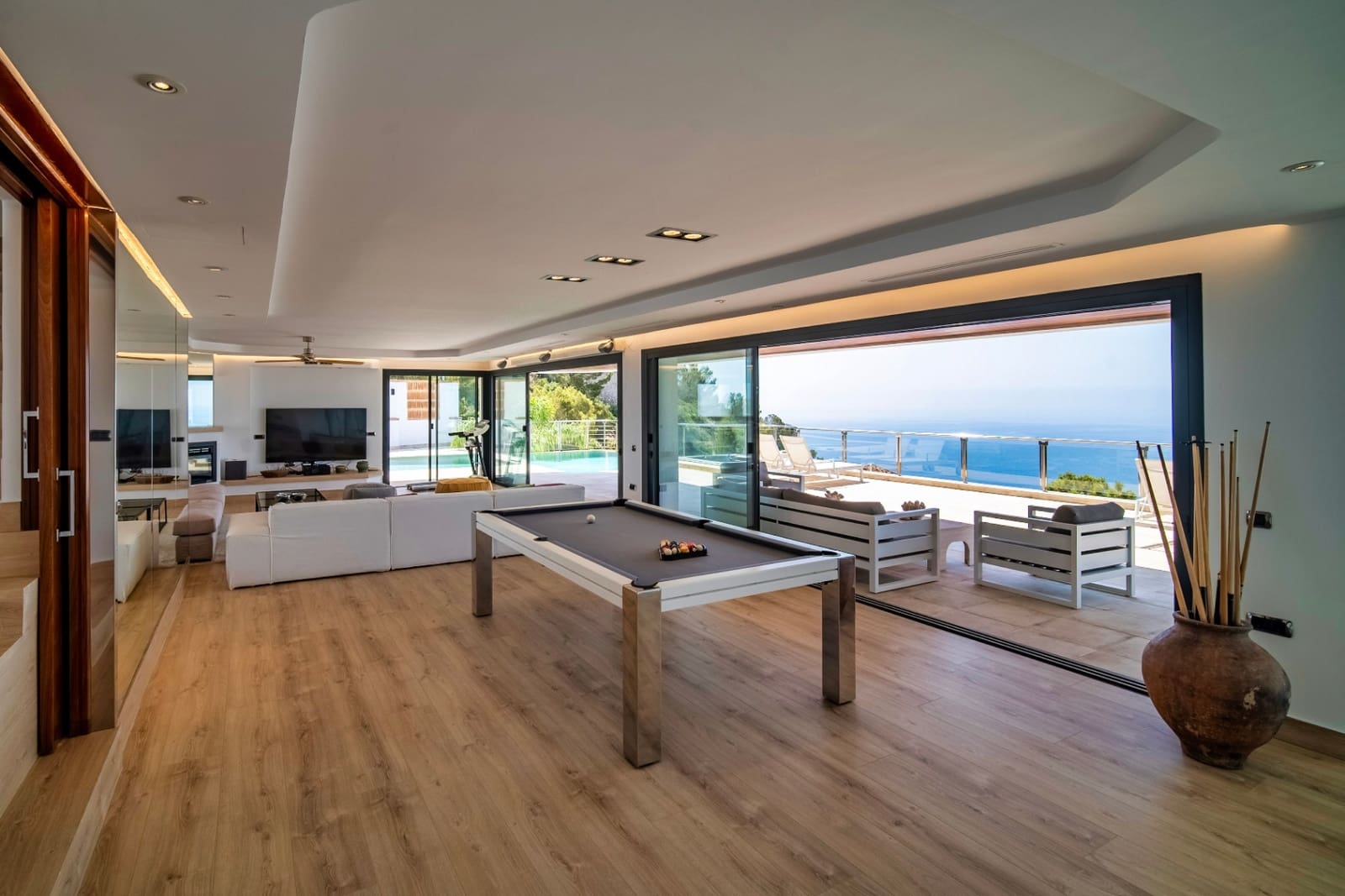 7 bedroom Villa for sale in Altea with pool garage - € 2,850,000 (Ref: 10086840)