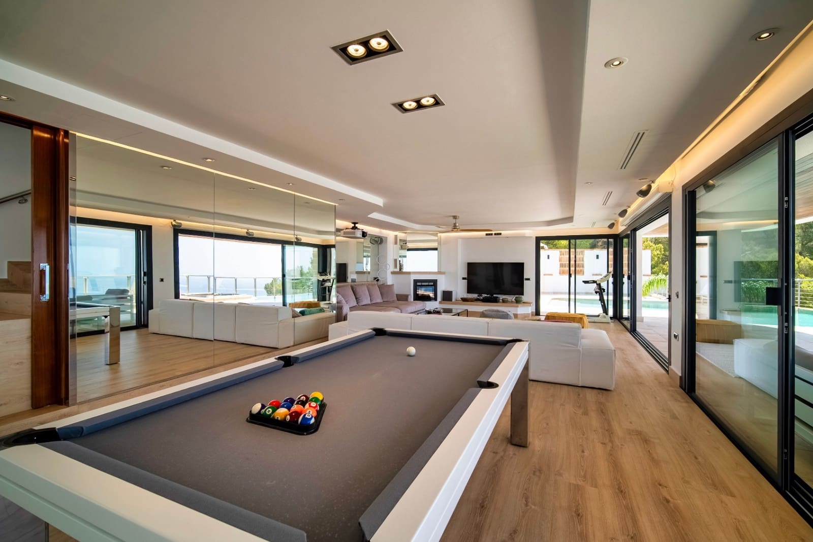 7 bedroom Villa for sale in Altea with pool garage - € 2,850,000 (Ref: 10086840)