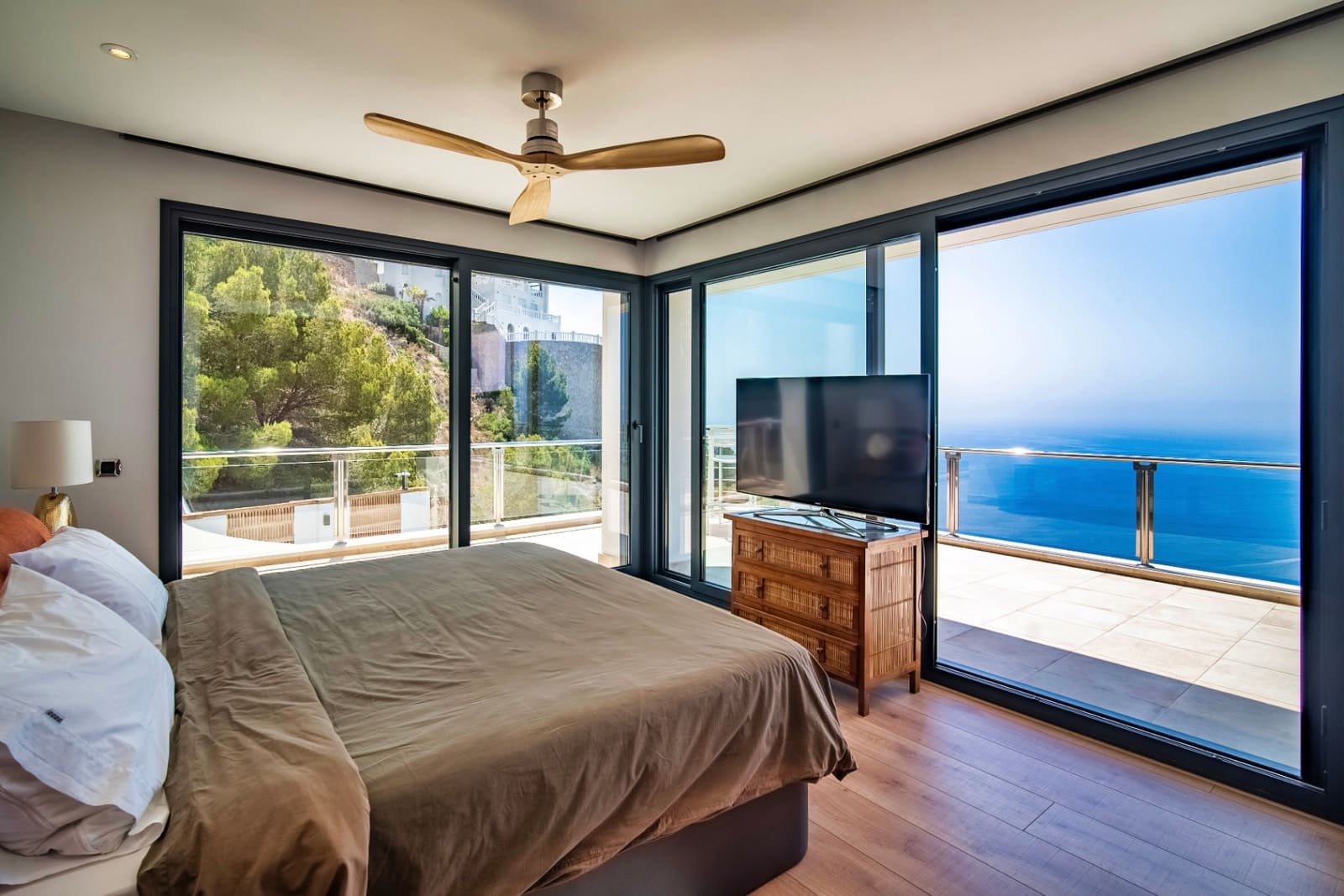 7 bedroom Villa for sale in Altea with pool garage - € 2,850,000 (Ref: 10086840)