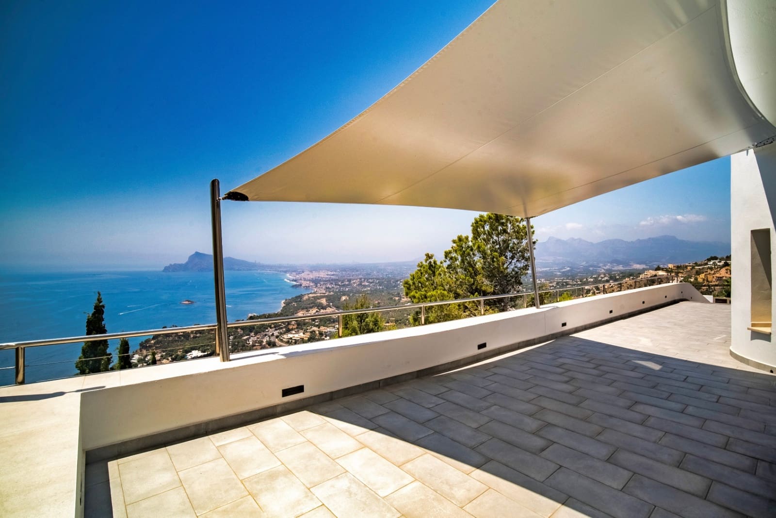 7 bedroom Villa for sale in Altea with pool garage - € 2,850,000 (Ref: 10086840)