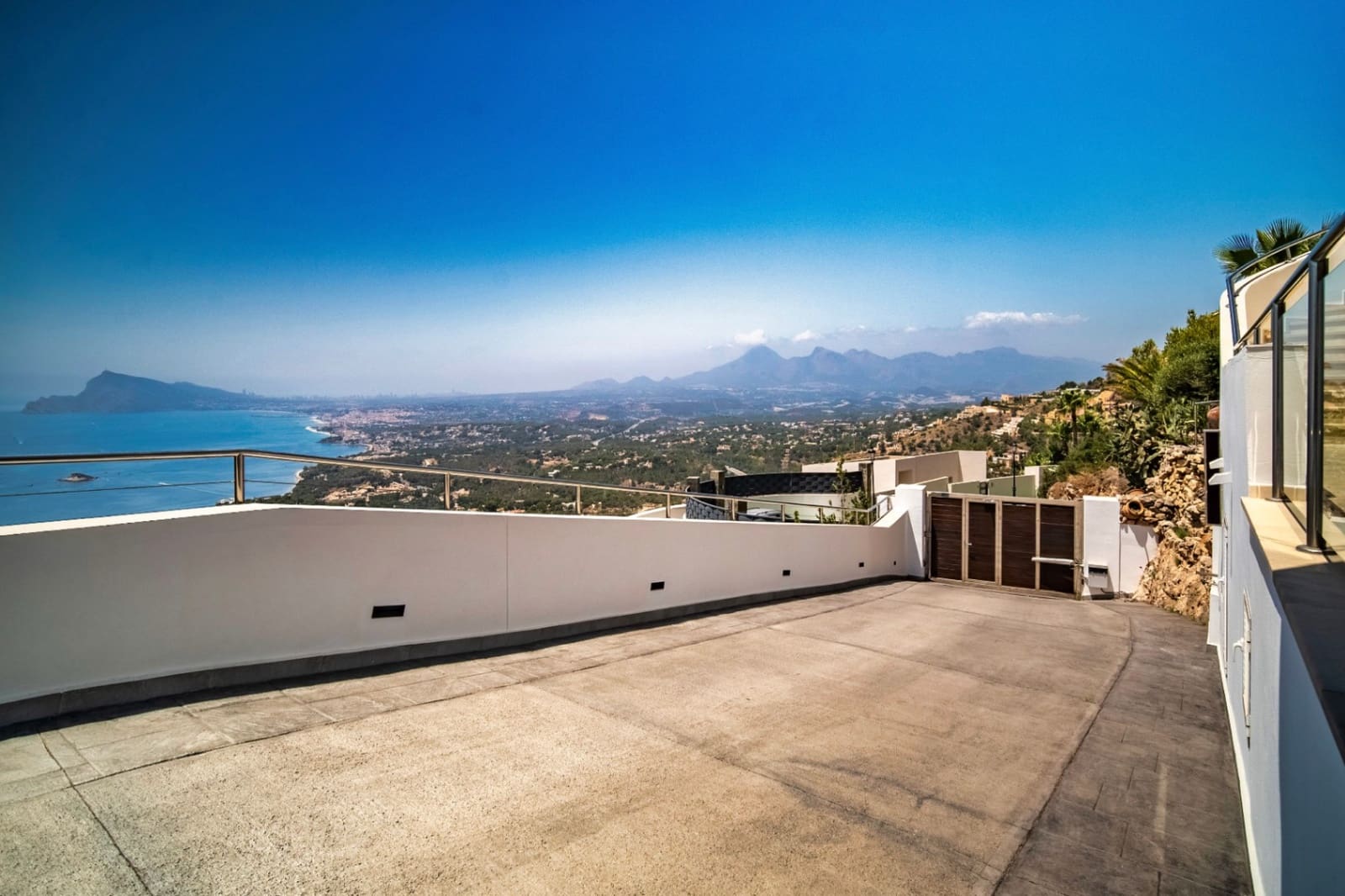 7 bedroom Villa for sale in Altea with pool garage - € 2,850,000 (Ref: 10086840)