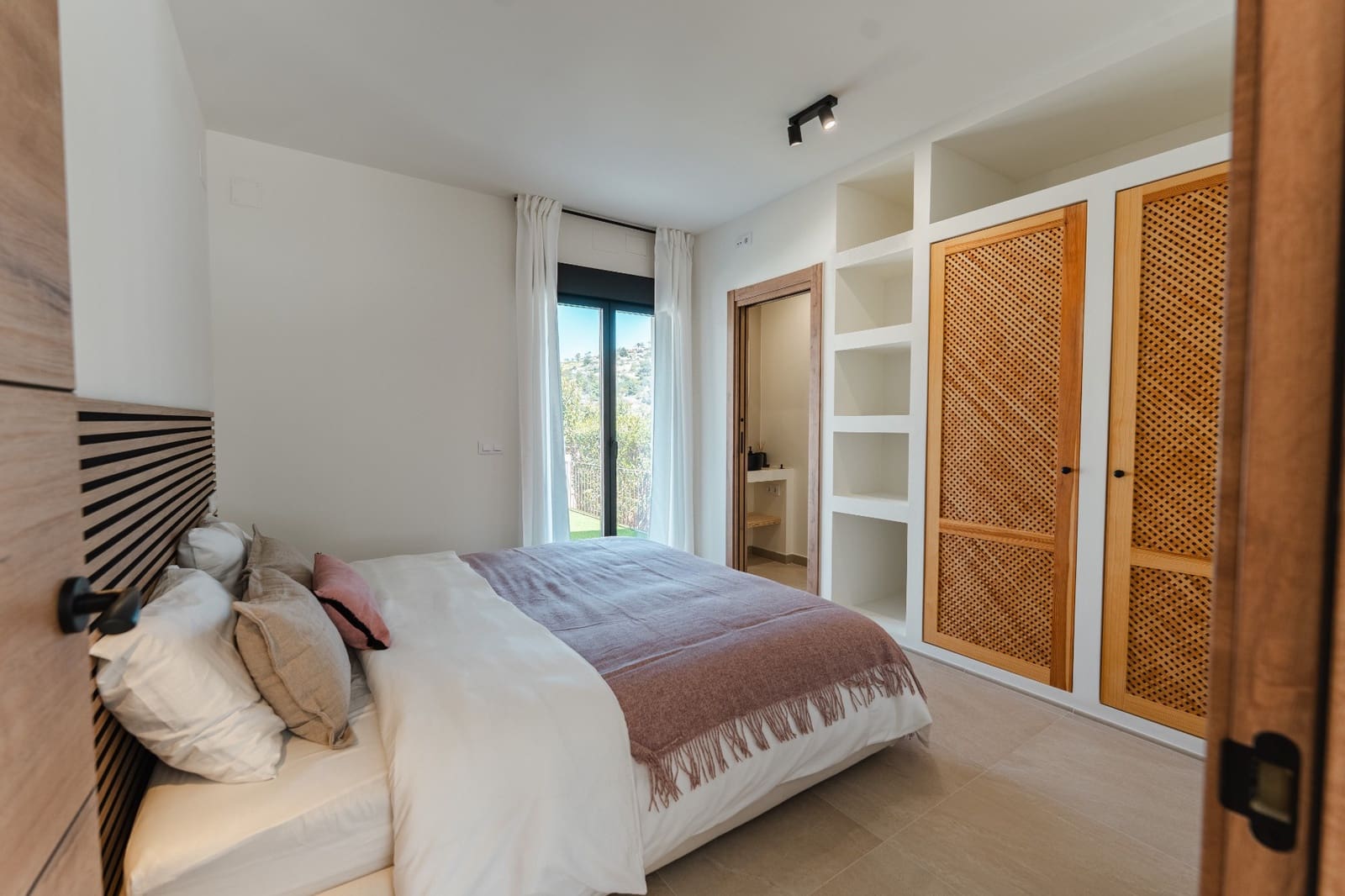 4 slaapkamer Villa te koop in Montemar met zwembad garage - € 1.100.000 (Ref: 10086847)
