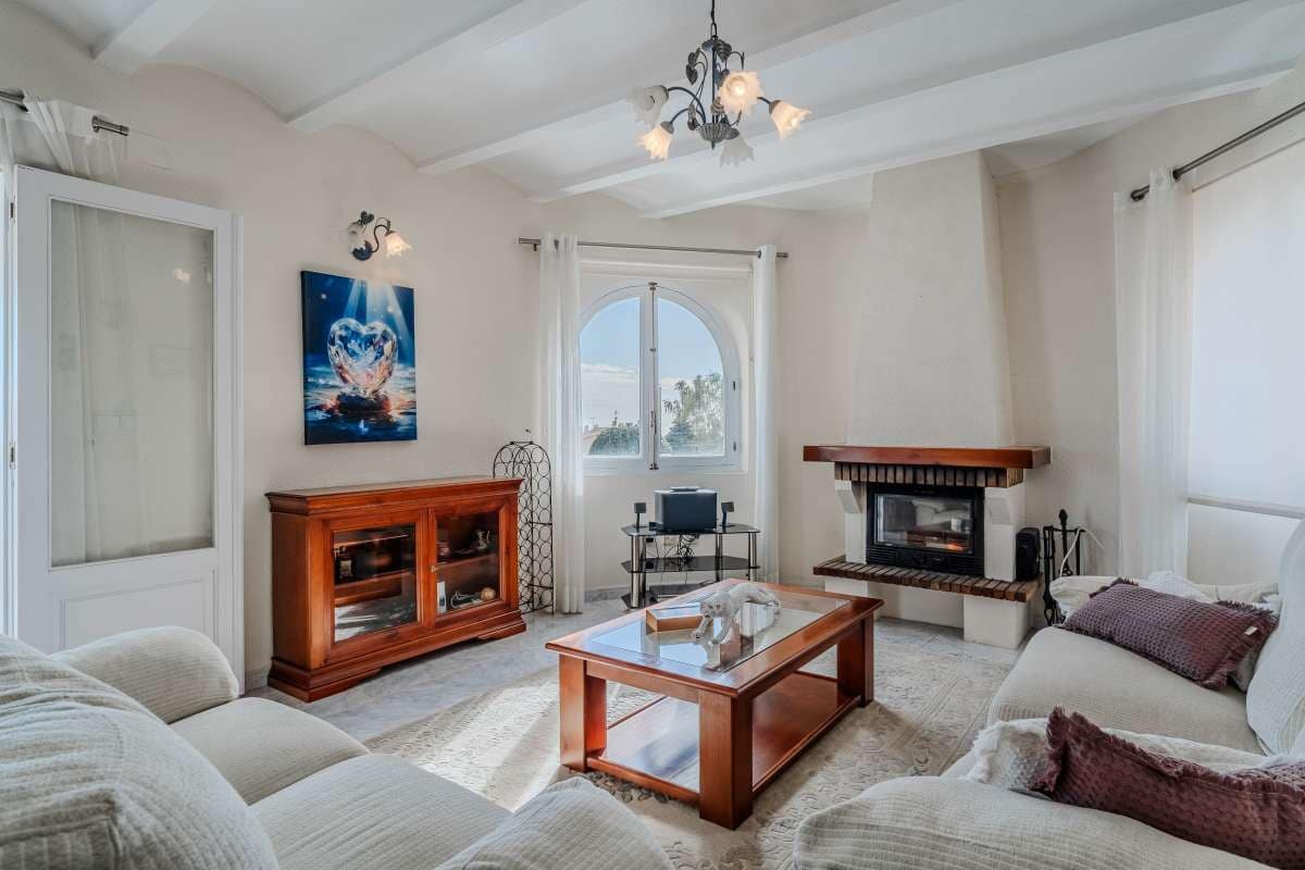 Chalet de 6 habitaciones en Calpe / Calp en venta con piscina - 649.000 € (Ref: 10086853)