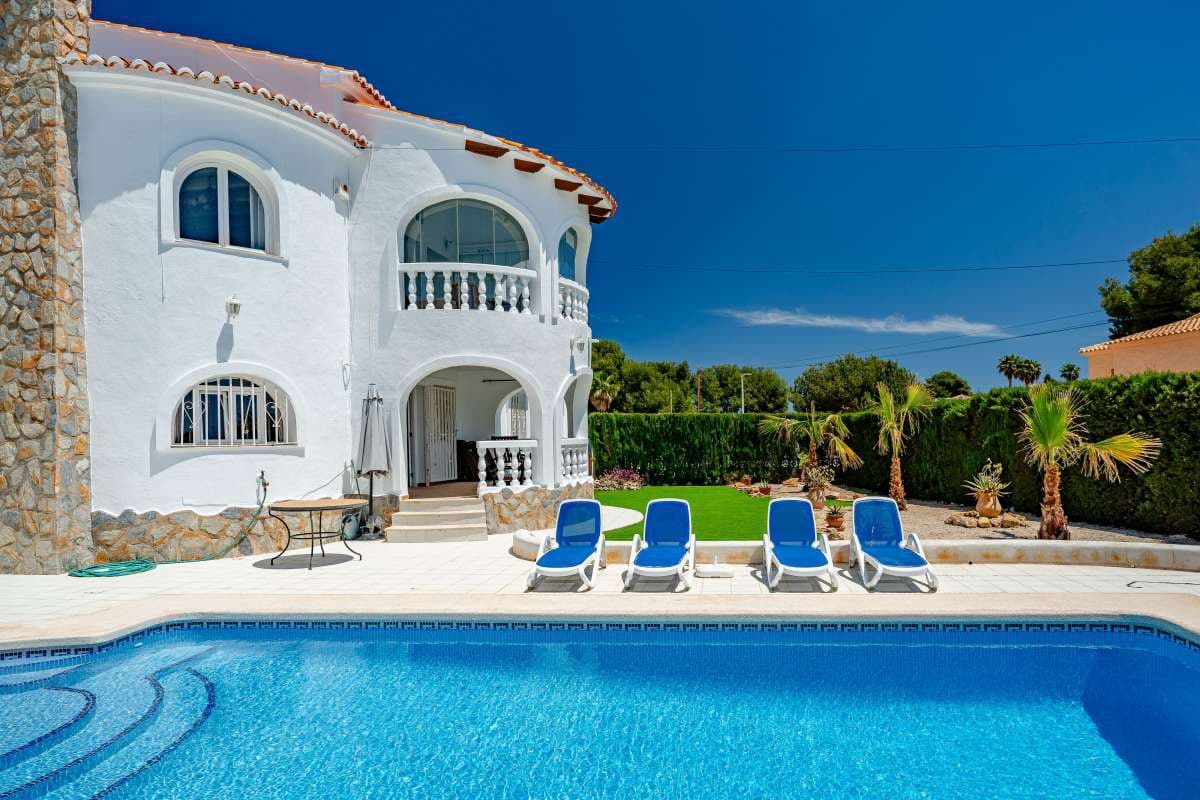 Chalet de 6 habitaciones en Calpe / Calp en venta con piscina - 649.000 € (Ref: 10086853)