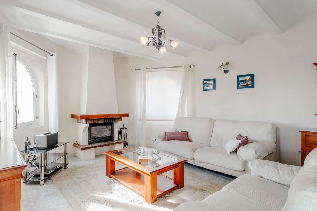Chalet de 6 habitaciones en Calpe / Calp en venta con piscina - 649.000 € (Ref: 10086853)