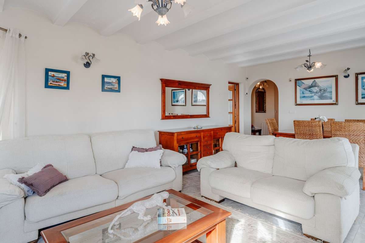 Chalet de 6 habitaciones en Calpe / Calp en venta con piscina - 649.000 € (Ref: 10086853)
