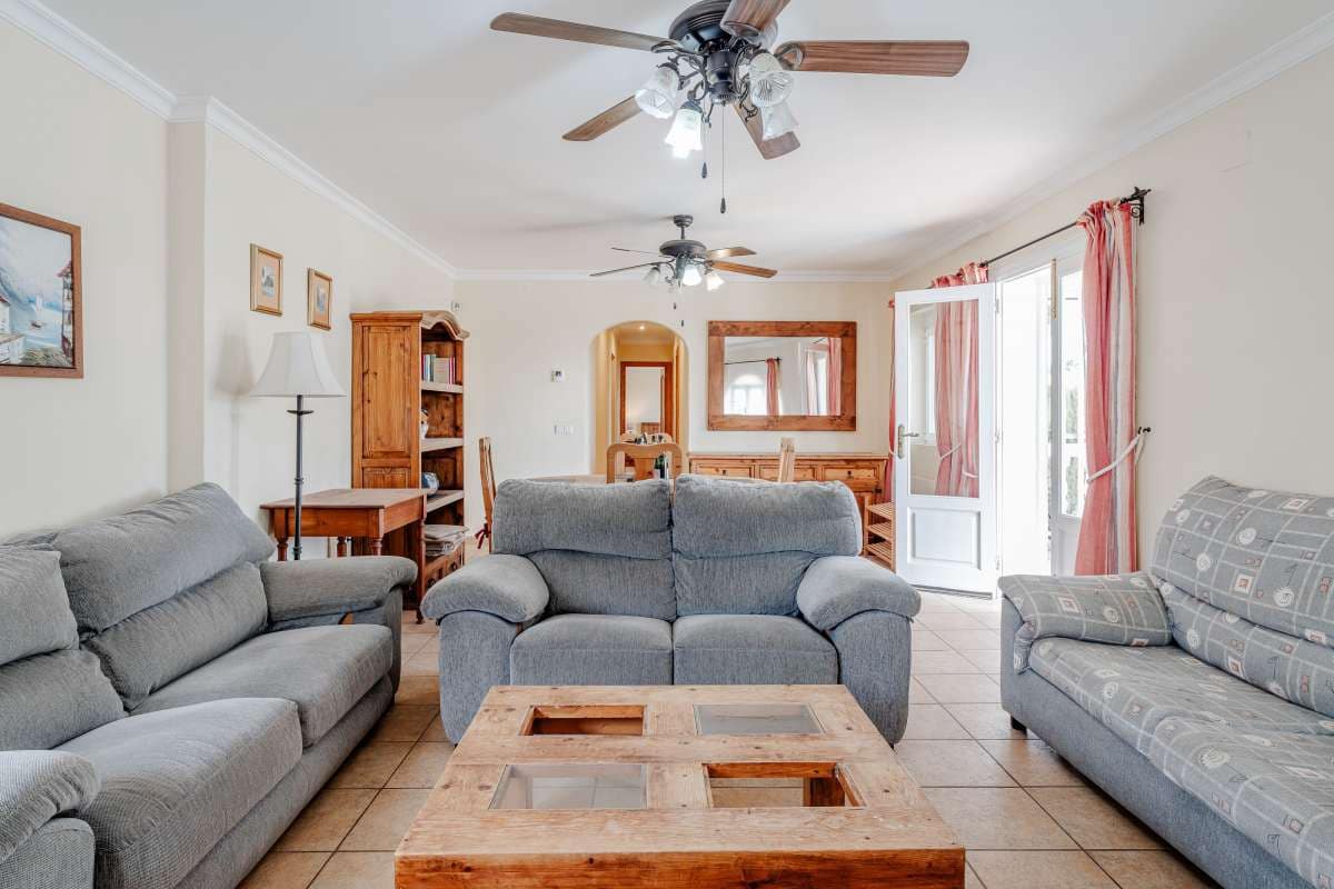 Chalet de 6 habitaciones en Calpe / Calp en venta con piscina - 649.000 € (Ref: 10086853)