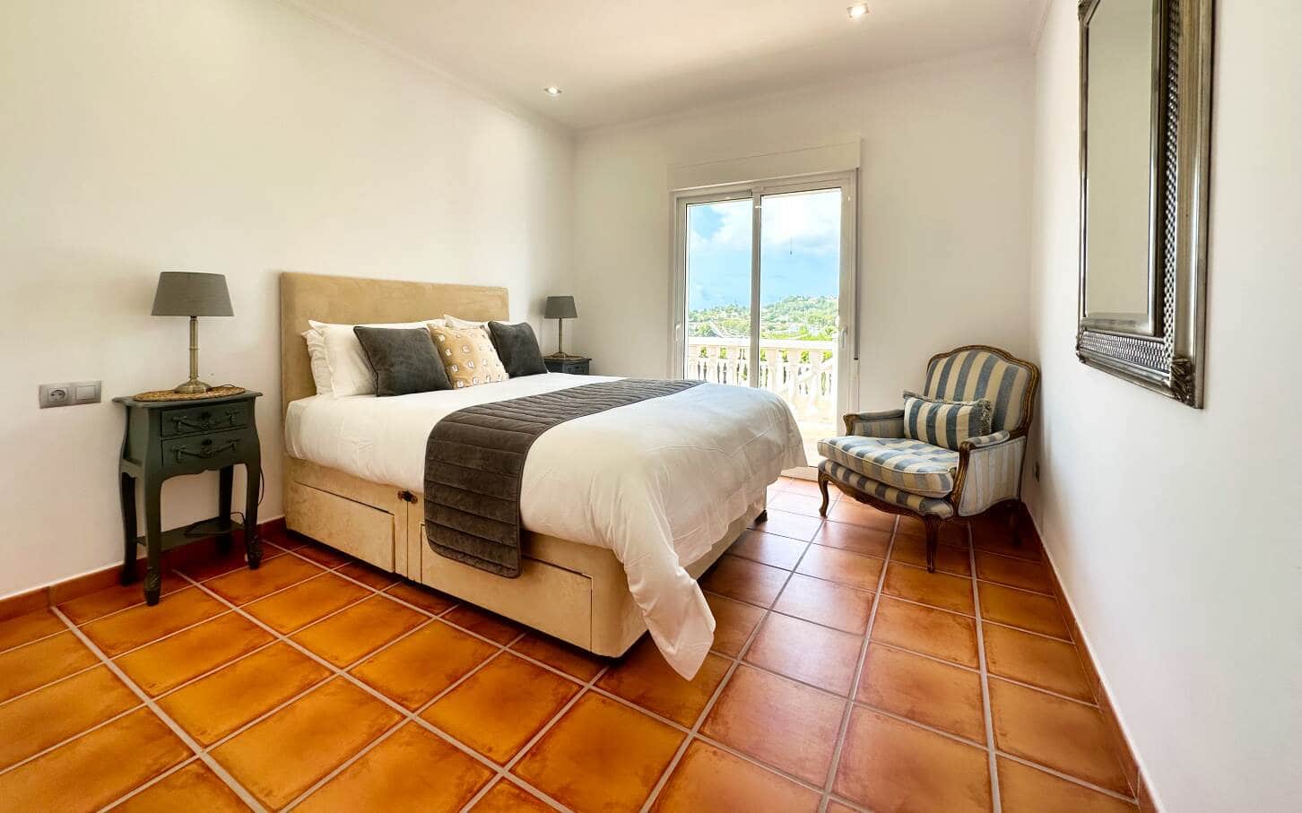 4 quarto Moradia para venda em Calpe / Calp com piscina garagem - 995 000 € (Ref: 10086867)